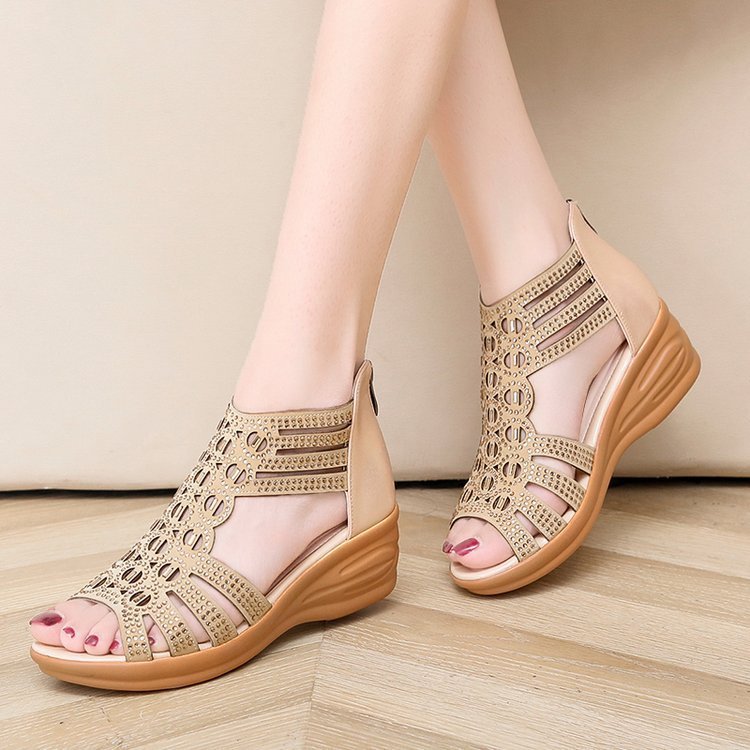 Sandales à brides croisées – Style raffiné pour l’été