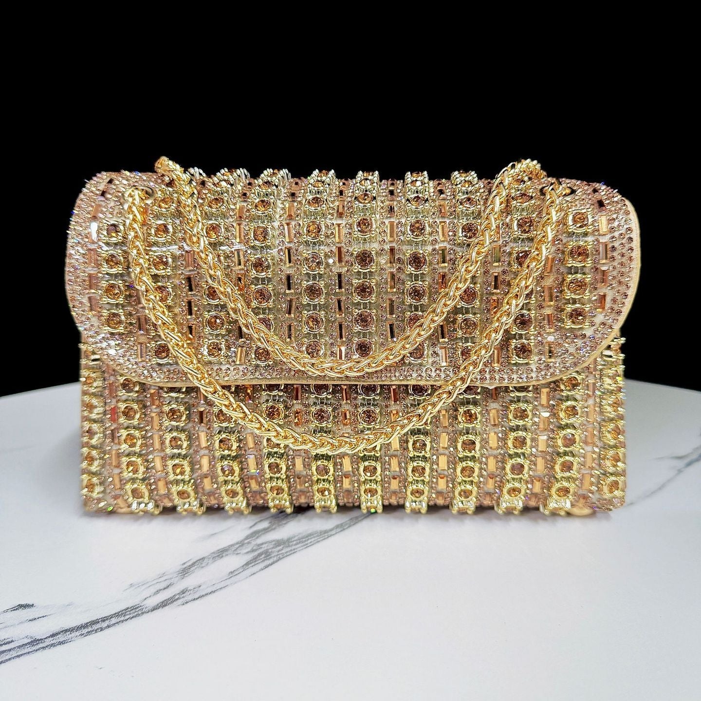 Sac à Main Lustré – Élégance et Brillance pour Toutes Vos Soirées
