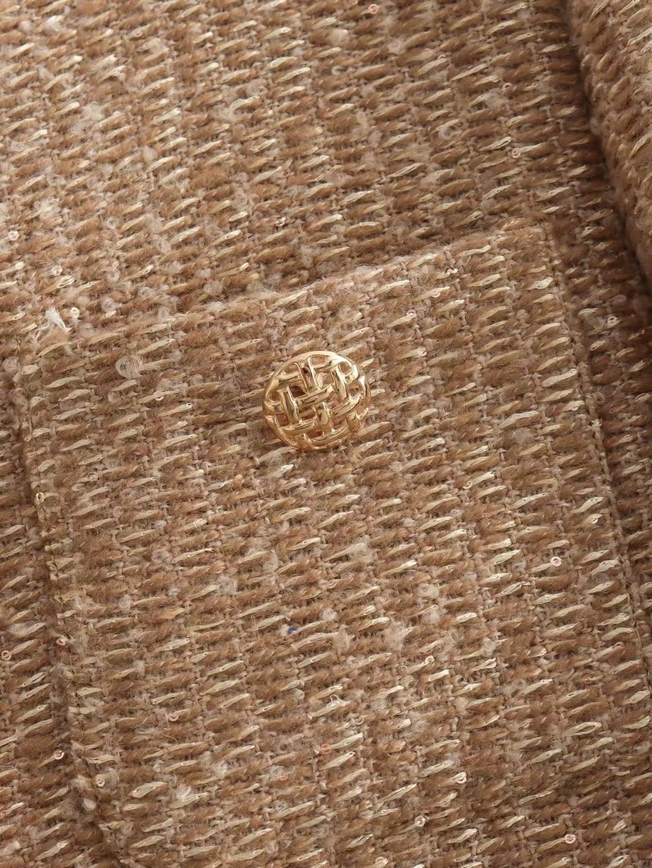 Veste Luxéa – Élégance Structurée à Boutons Dorés