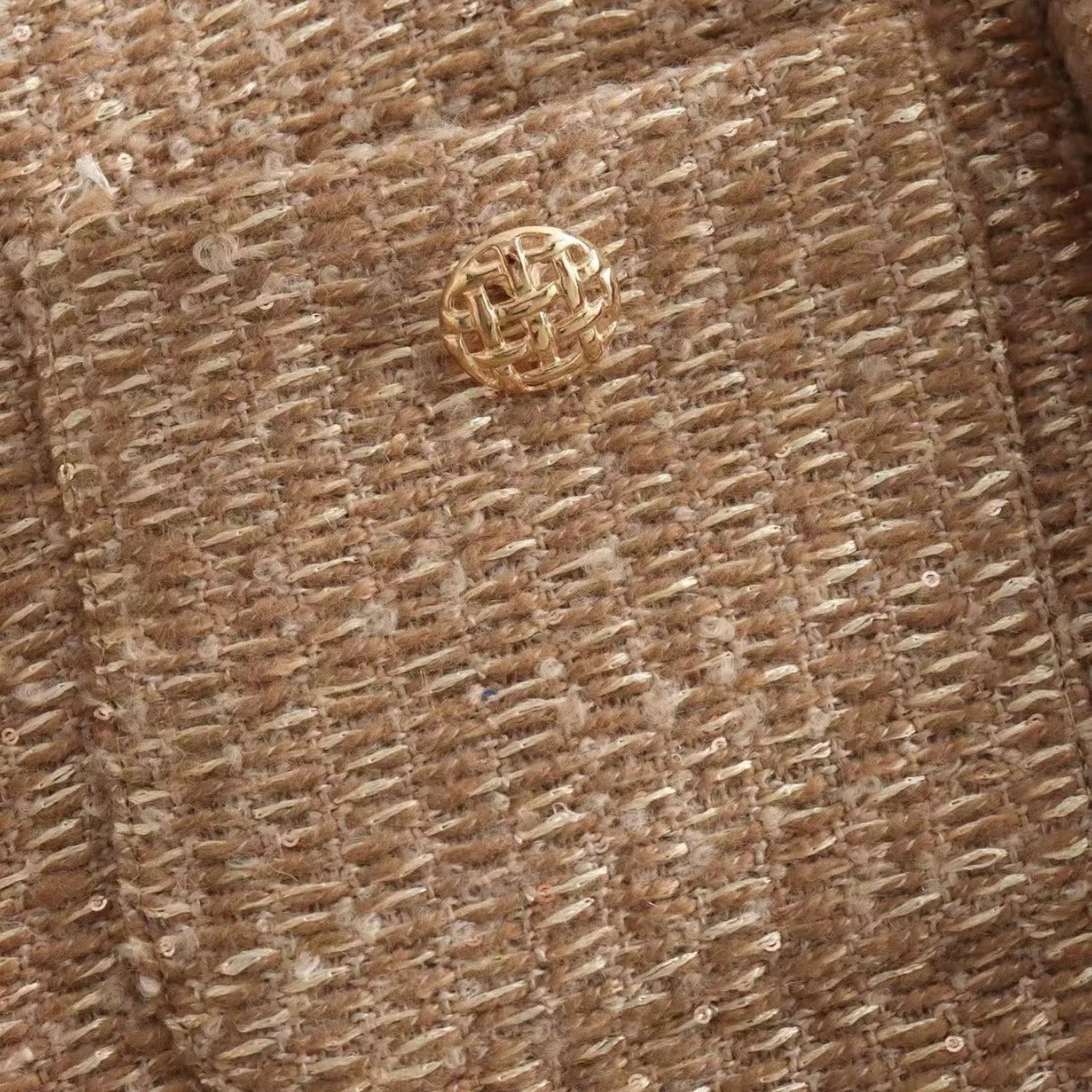 Veste Luxéa – Élégance Structurée à Boutons Dorés