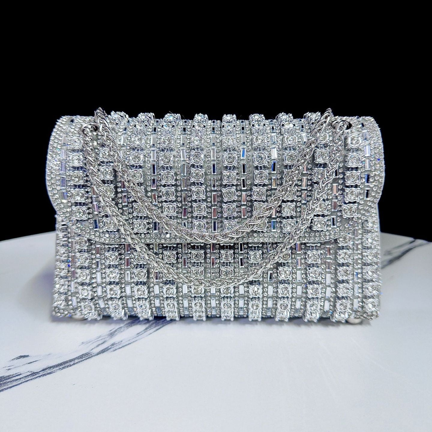 Sac à Main Lustré – Élégance et Brillance pour Toutes Vos Soirées