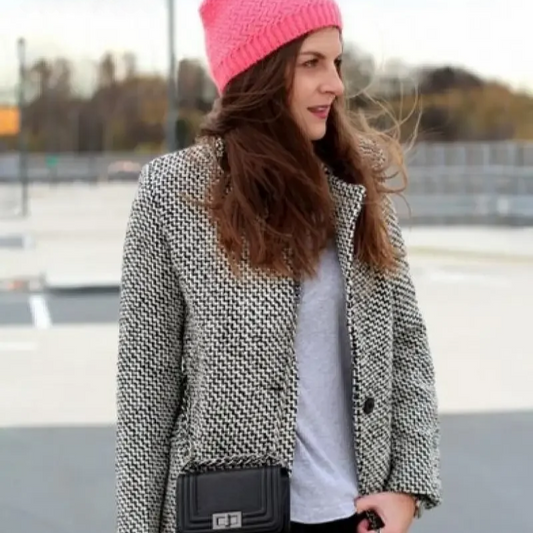 La beauté a ses contrastes. Découvrez Noirceur manteau élégant